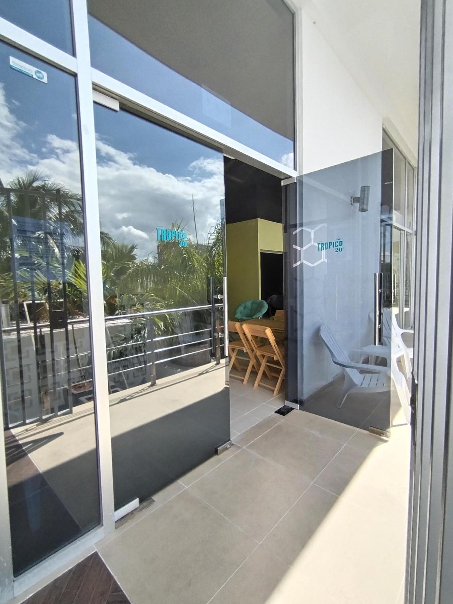 Hostel Tropico 20 Pdc Playa del Carmen Dış mekan fotoğraf
